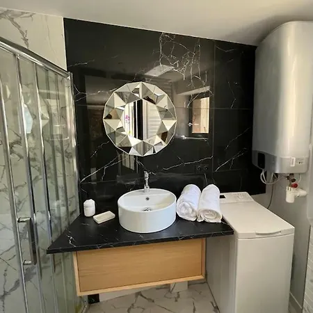 La Batisse De Manel * 绍莱